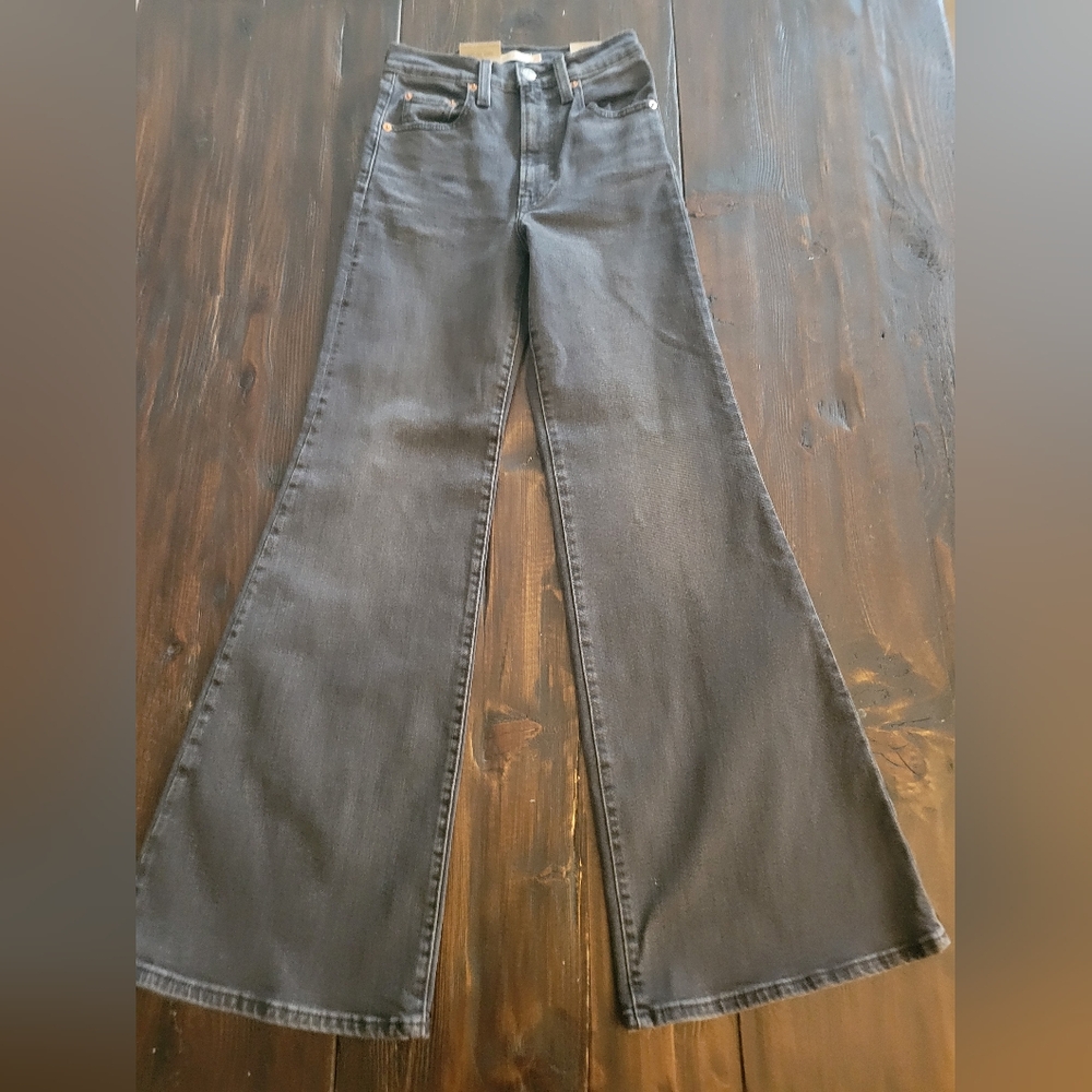 NEW NWT Levis Ribcage Bell Women's Jeans-On The Town Black: W24L32 - Picture 2 of 10